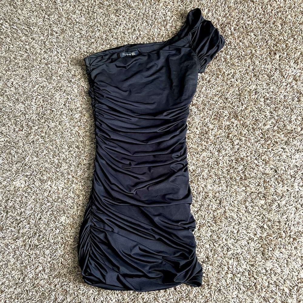 Black bodycon dress